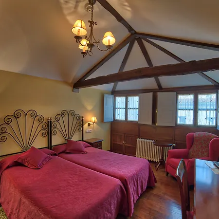 Hostal Santo Grial-2